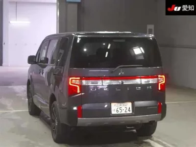 Mitsubishi DELICA D5