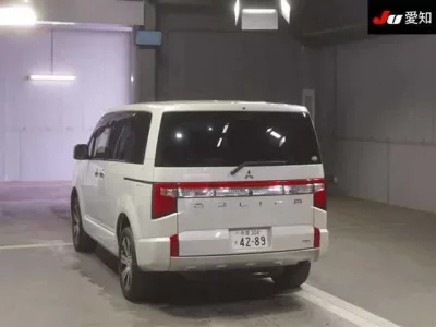 Mitsubishi DELICA D5