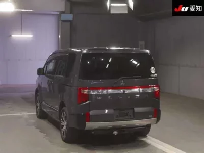 Mitsubishi DELICA D5