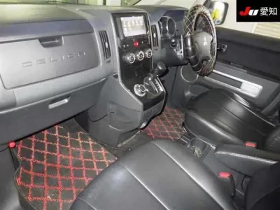 Mitsubishi DELICA D5