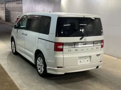 Mitsubishi DELICA D5