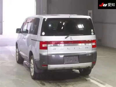 Mitsubishi DELICA D5