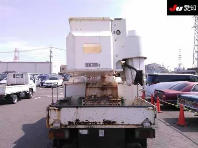 Isuzu TRUCK