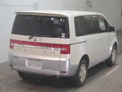 Mitsubishi DELICA D5