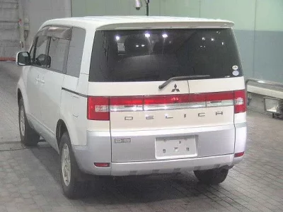 Mitsubishi DELICA D5