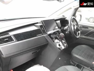 Mitsubishi DELICA D5