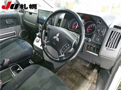 Mitsubishi DELICA D5