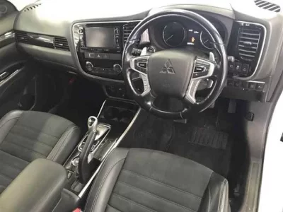 Mitsubishi OUTLANDER PHEV