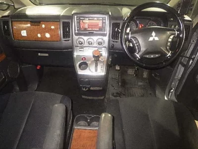 Mitsubishi DELICA D5