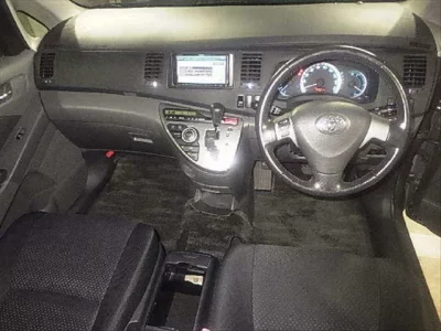 Toyota ISIS