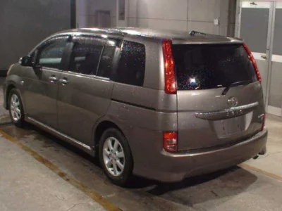 Toyota ISIS