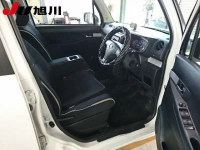 Toyota PIXIS SPACE