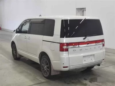 Mitsubishi DELICA D5