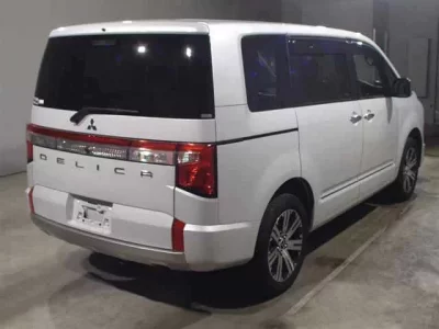 Mitsubishi DELICA D5