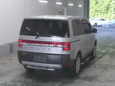 Mitsubishi DELICA D5