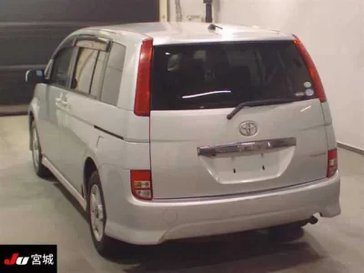 Toyota ISIS