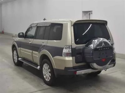Mitsubishi PAJERO