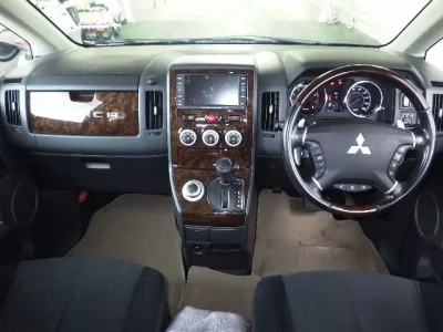 Mitsubishi DELICA D5