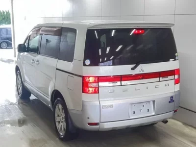 Mitsubishi DELICA D5
