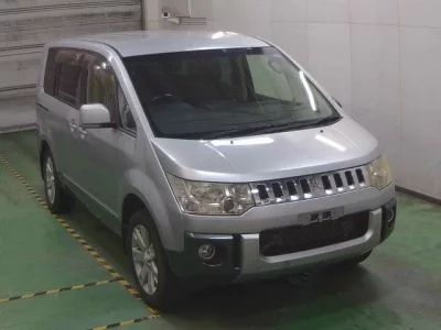 Mitsubishi DELICA D5
