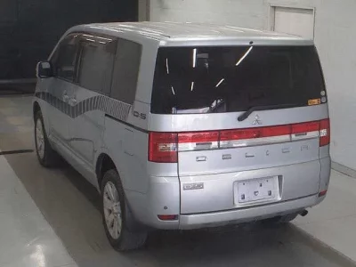 Mitsubishi DELICA D5