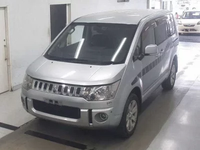 Mitsubishi DELICA D5