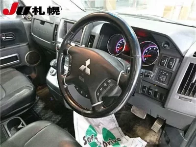 Mitsubishi DELICA D5