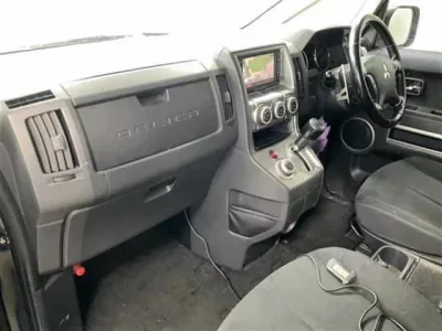 Mitsubishi DELICA D5