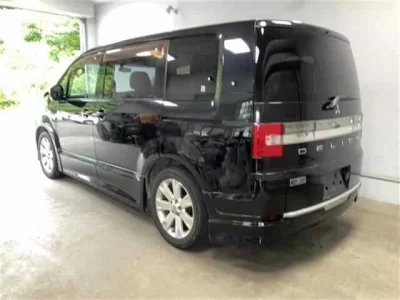 Mitsubishi DELICA D5