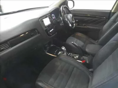 Mitsubishi OUTLANDER PHEV