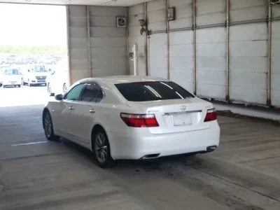 Lexus LS