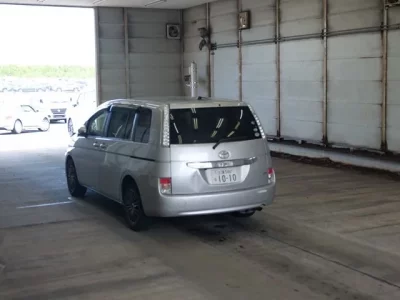 Toyota ISIS