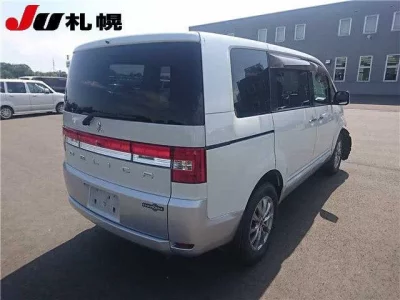 Mitsubishi DELICA D5