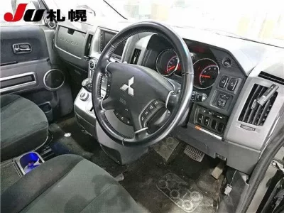 Mitsubishi DELICA D5
