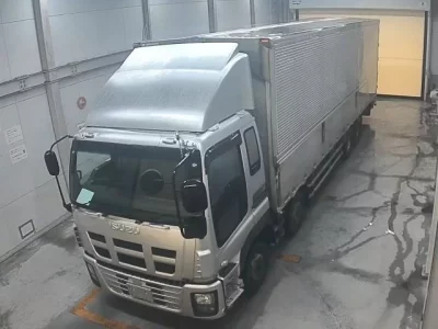 Isuzu TRUCK