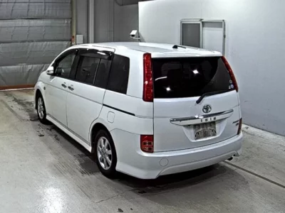 Toyota ISIS