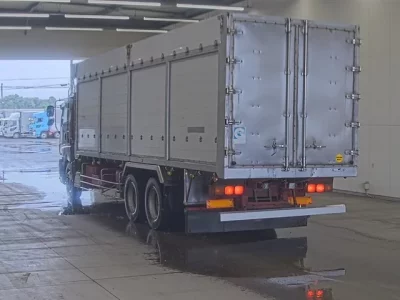 Isuzu GIGA