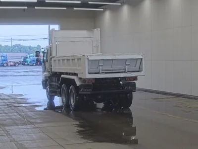 Isuzu GIGA