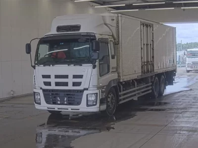 Isuzu GIGA