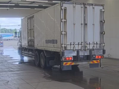 Isuzu GIGA