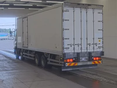 Isuzu GIGA
