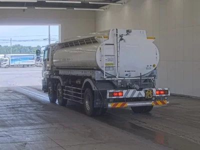Isuzu GIGA