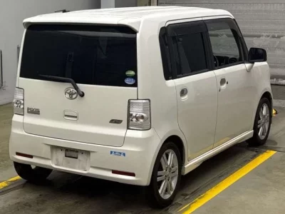 Toyota PIXIS SPACE