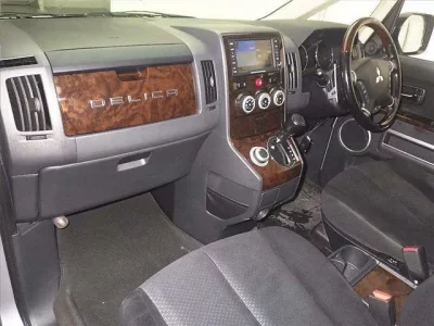 Mitsubishi DELICA D5