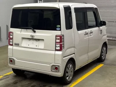 Toyota PIXIS MEGA