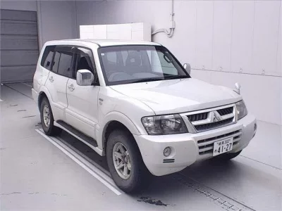 Mitsubishi PAJERO