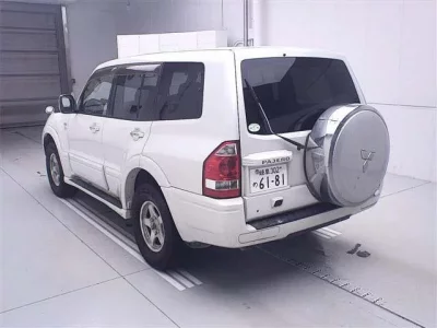 Mitsubishi PAJERO