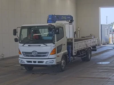 Hino TRUCK