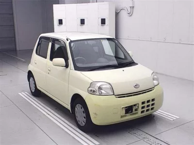 Daihatsu Esse