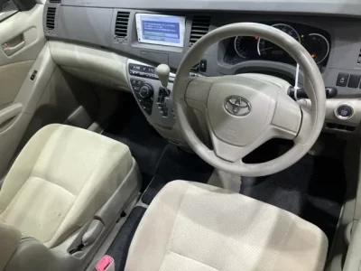 Toyota ISIS